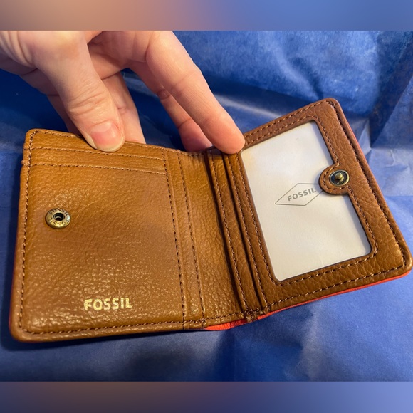 Fossil’s Abstract Designed PVC Coated Textile Folding Wallet - Picture 10 of 10